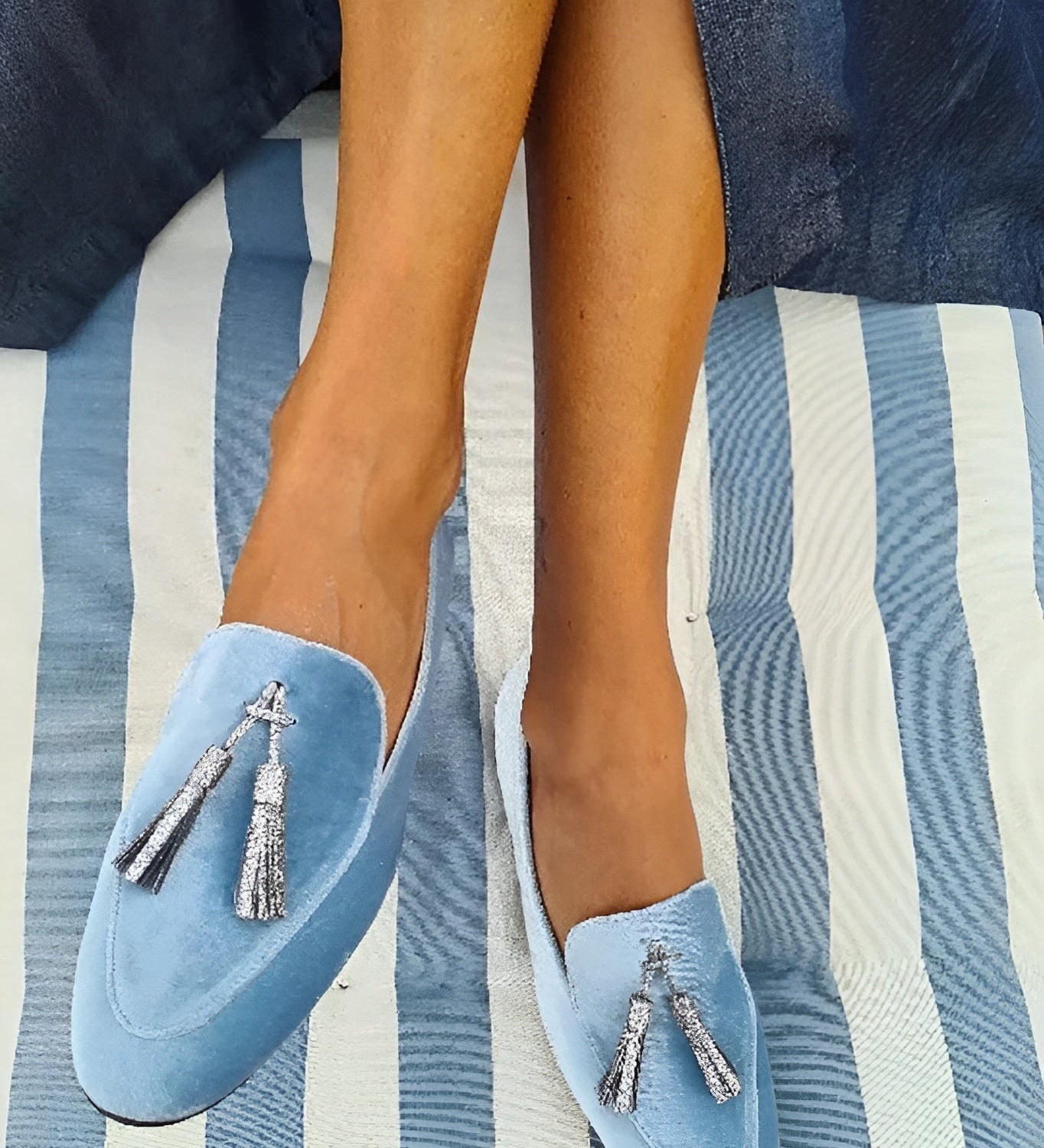 Bequeme Mokassins aus Wildleder in Blau – Produktansicht 2