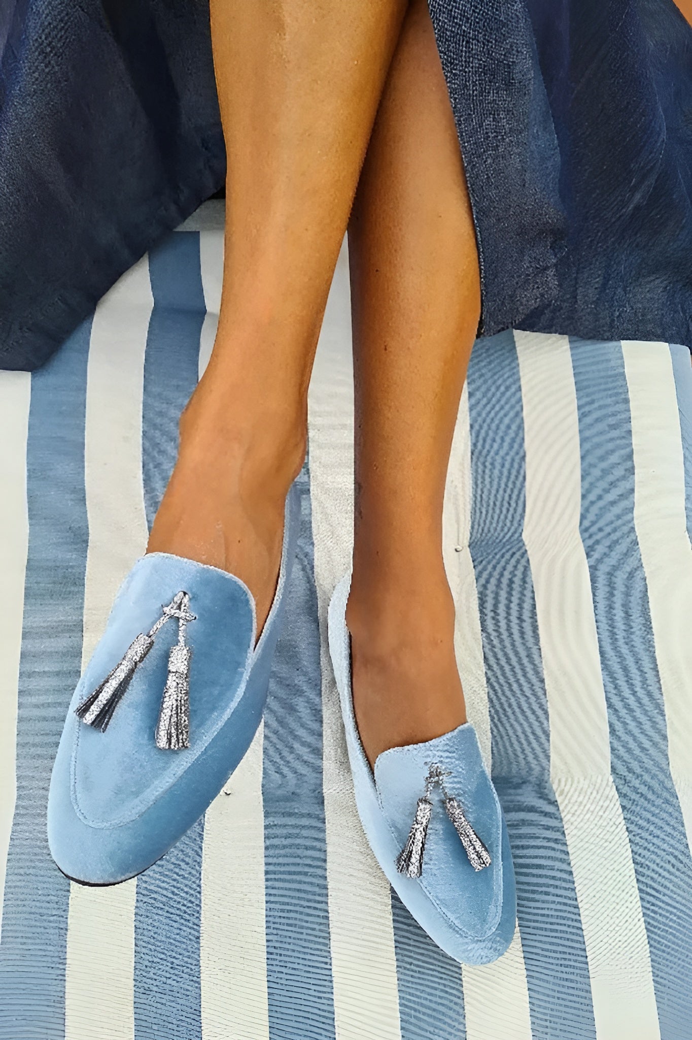 Bequeme Mokassins aus Wildleder in Blau – Produktansicht 2