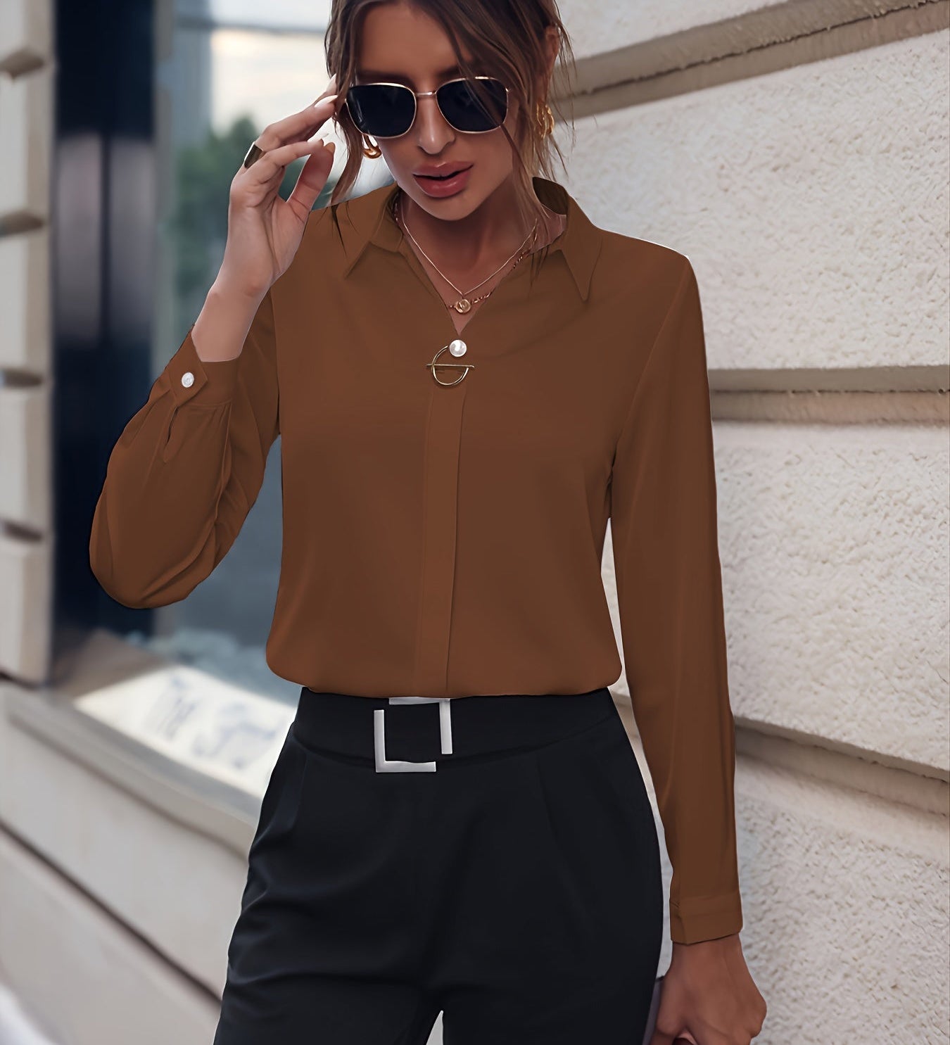 Langärmelige Bluse mit Kragen und Perlendetails – Produktansicht 13