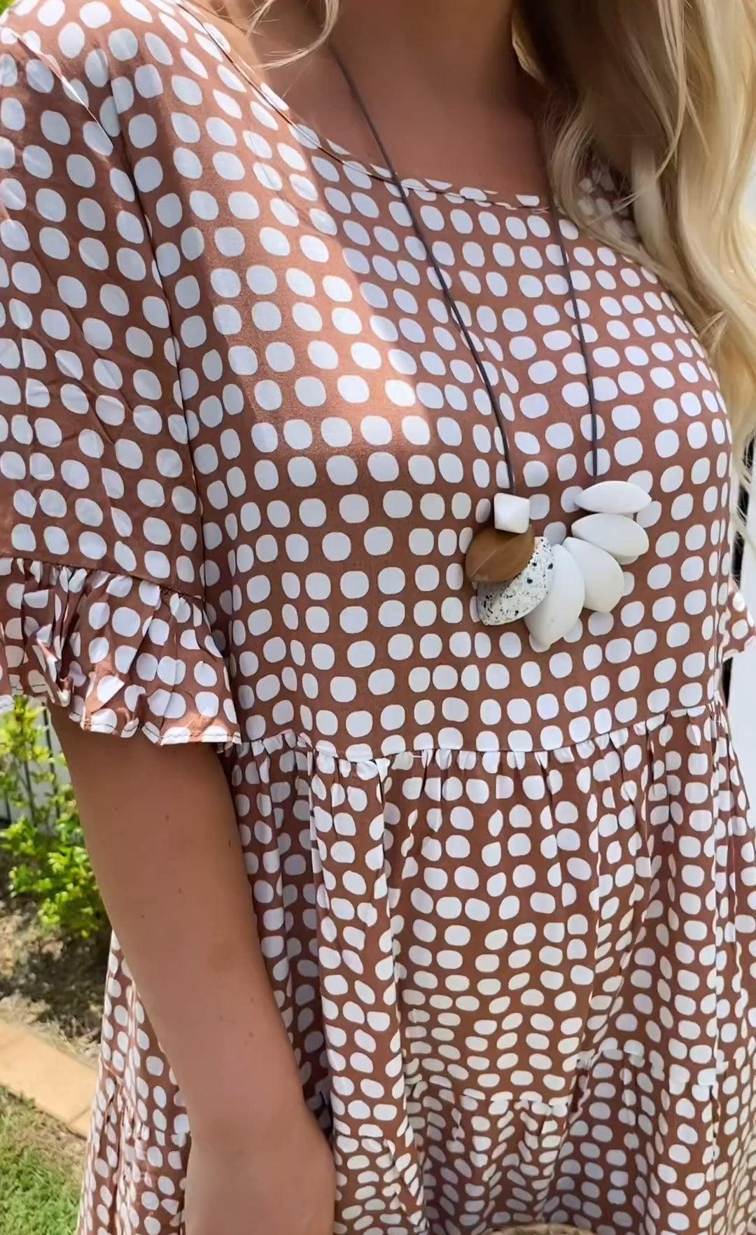 Bequemes Midikleid mit kurzen Ärmeln – Produktansicht 5
