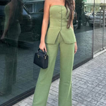 Elegantes Set aus Oberteil und Hose in ärmelloser Form – Produktansicht 2