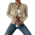 Geknöpfter Cardigan mit klassischem Zopfmuster – Produktansicht 1