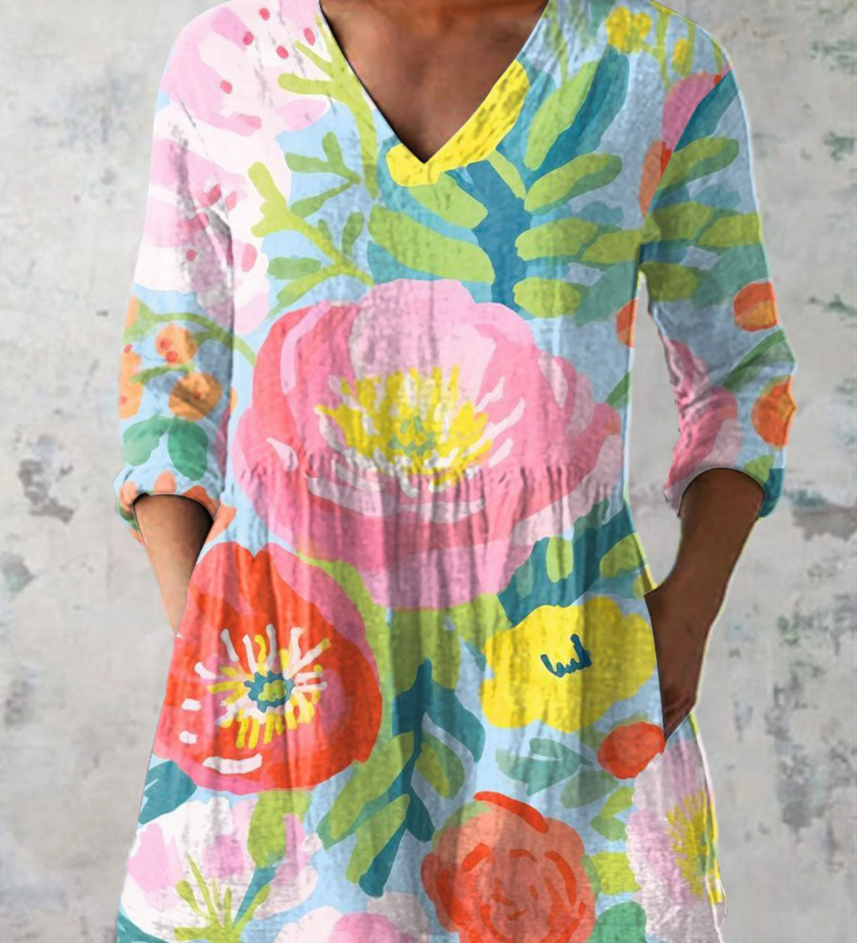 Lang geschnittene Bluse mit ausdrucksstarkem Print – Produktansicht 2