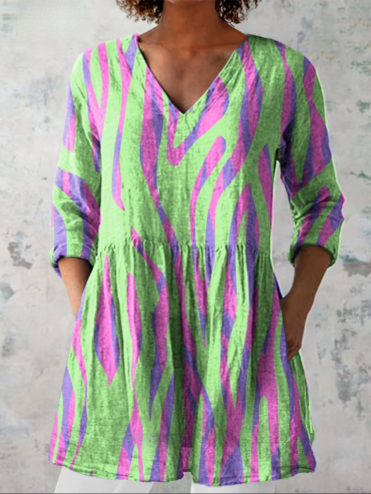 Weit fallende Longbluse mit auffälligem Dessin – Produktansicht 2