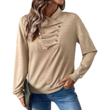 Strickpullover mit Knopfdetails und feinen Falten – Produktansicht 1