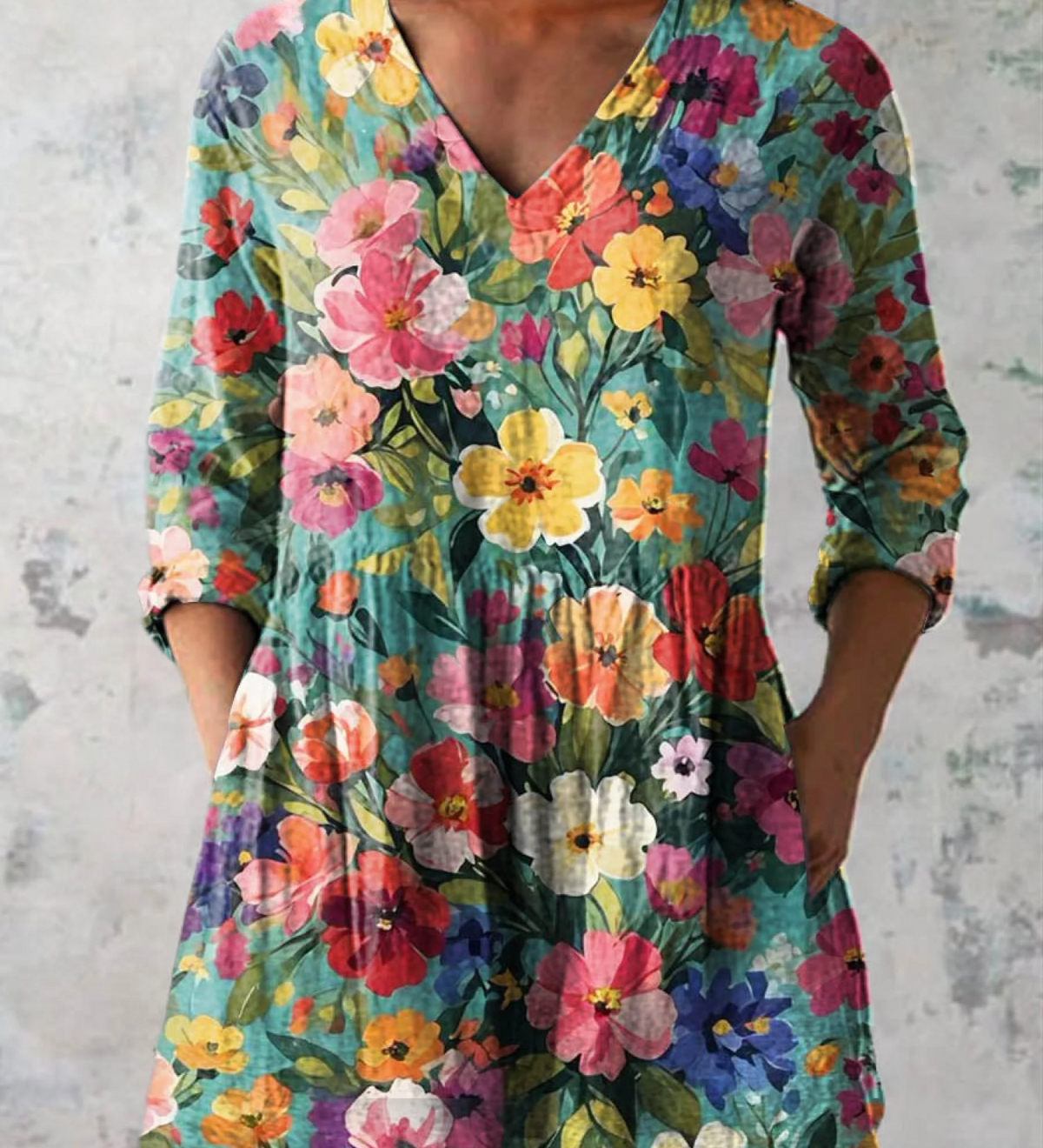 Lang geschnittene Bluse mit ausdrucksstarkem Print – Produktansicht 2