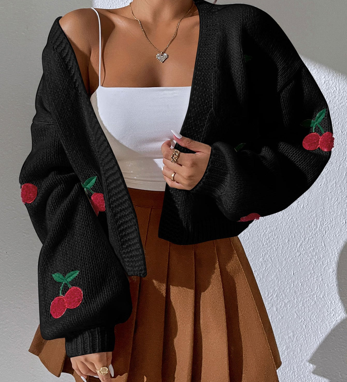 Cardigan mit verspielter Kirschen-Stickerei – Produktansicht 2