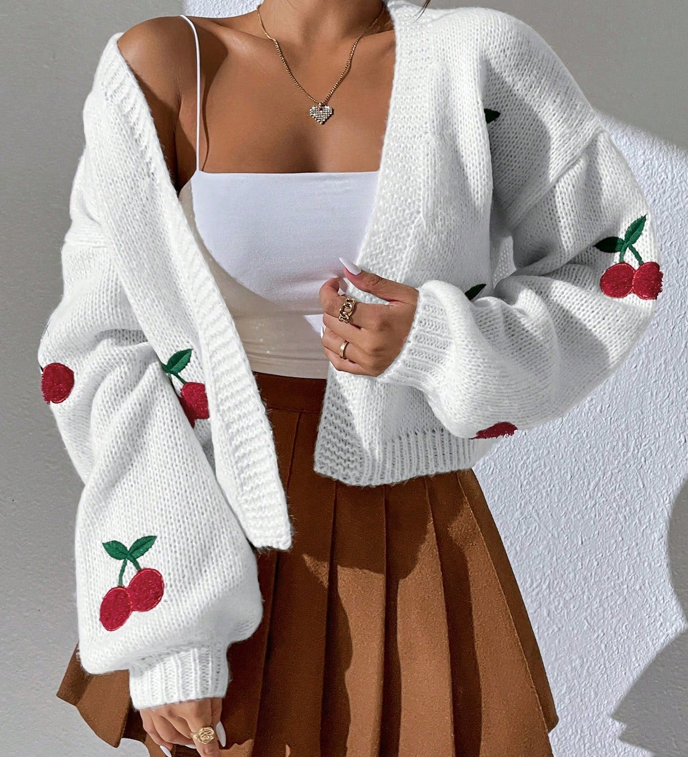 Cardigan mit verspielter Kirschen-Stickerei – Produktansicht 1