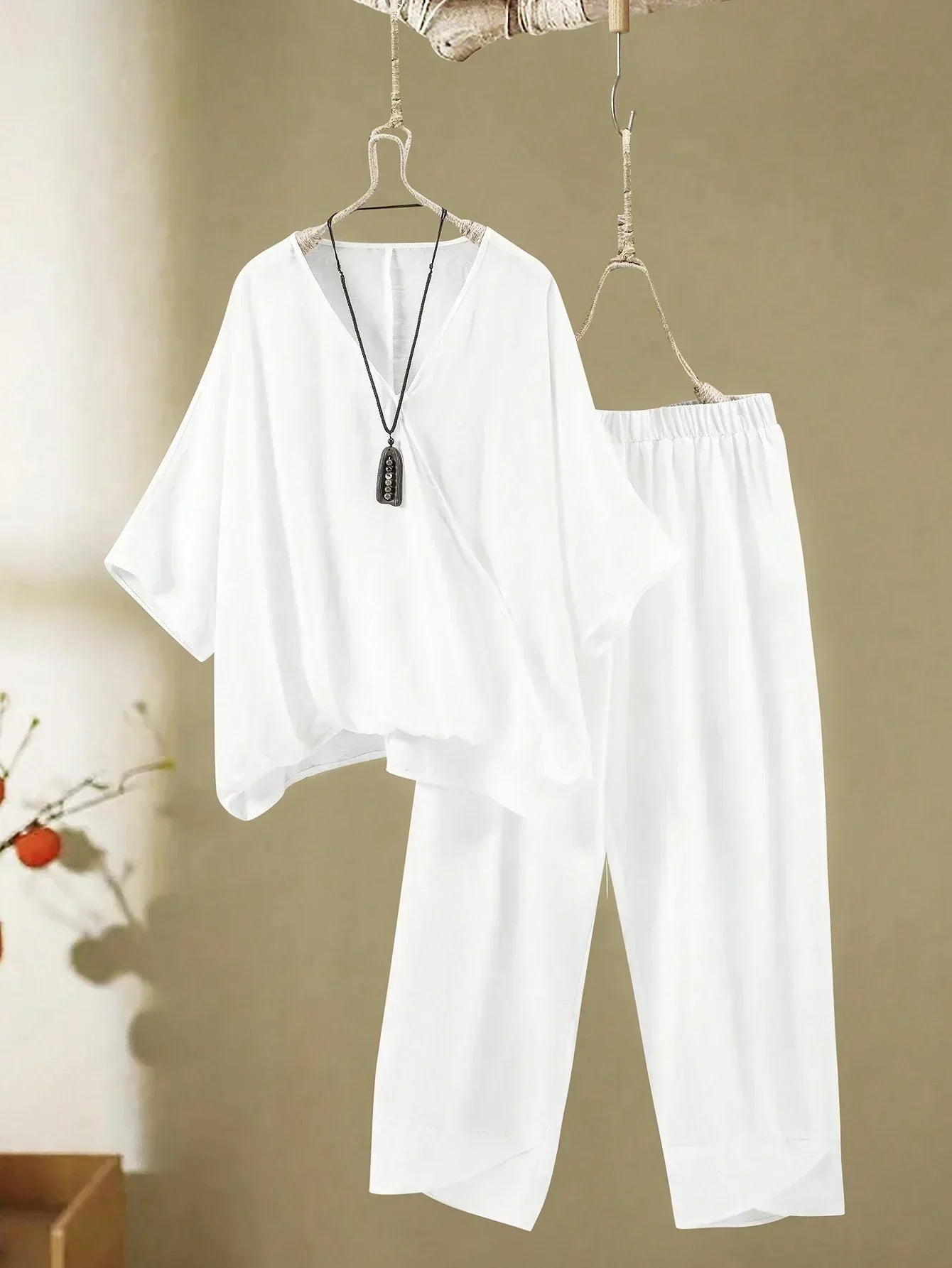 Set aus V-Neck-Top und passender Hose – Produktansicht 2