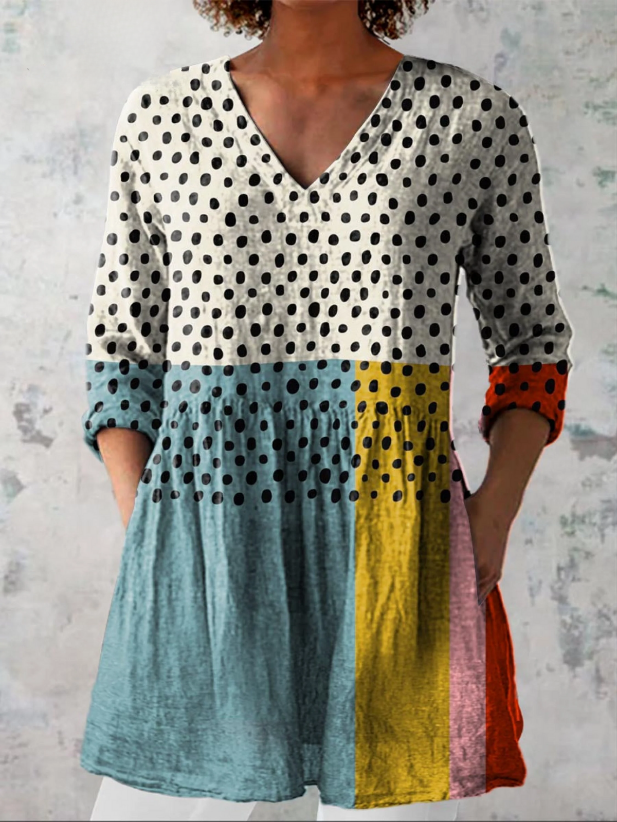 Weit fallende Longbluse mit auffälligem Dessin – Produktansicht 2