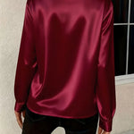 Satinbluse mit V-Ausschnitt und langen Ärmeln – Produktansicht 6