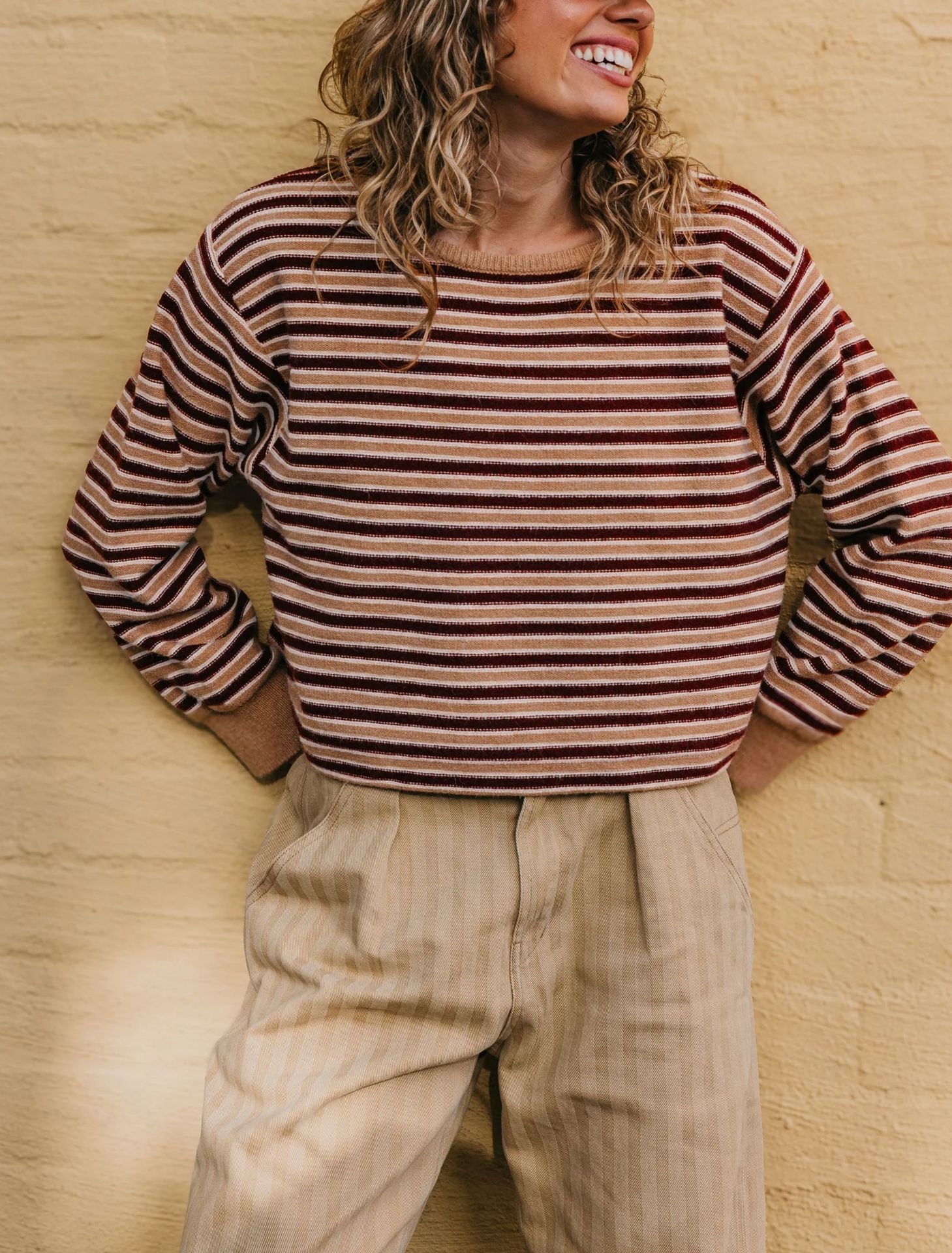 Gestreifter Colorblock-Pullover aus weichem Strick – Produktansicht 5