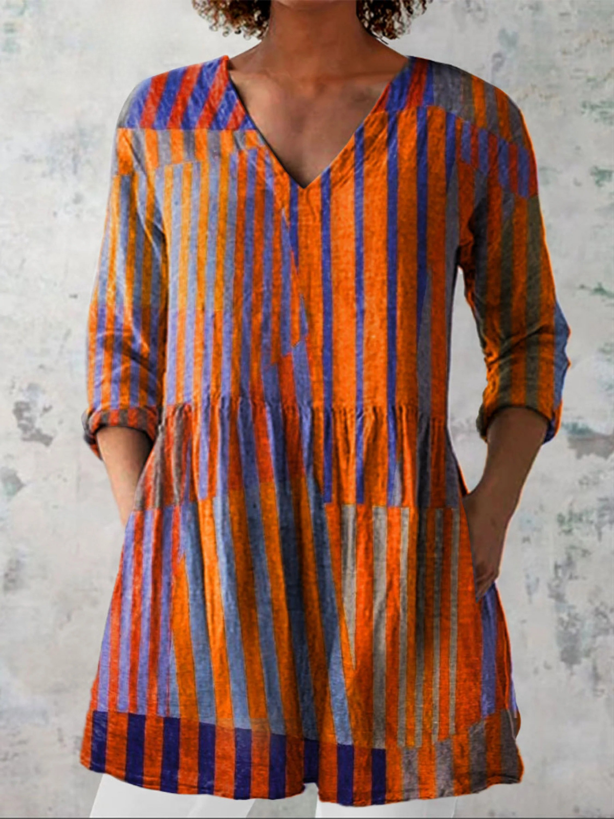 Weit fallende Longbluse mit auffälligem Dessin – Produktansicht 2