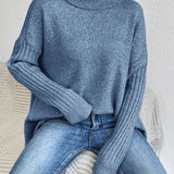 Lässiger Rollkragenpullover mit asymmetrischem Saum – Produktansicht 4