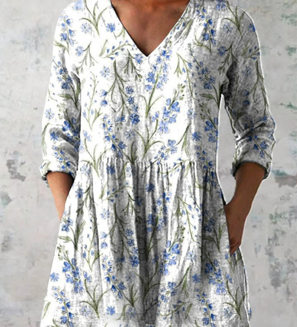 Lang geschnittene Bluse mit ausdrucksstarkem Print – Produktansicht 2
