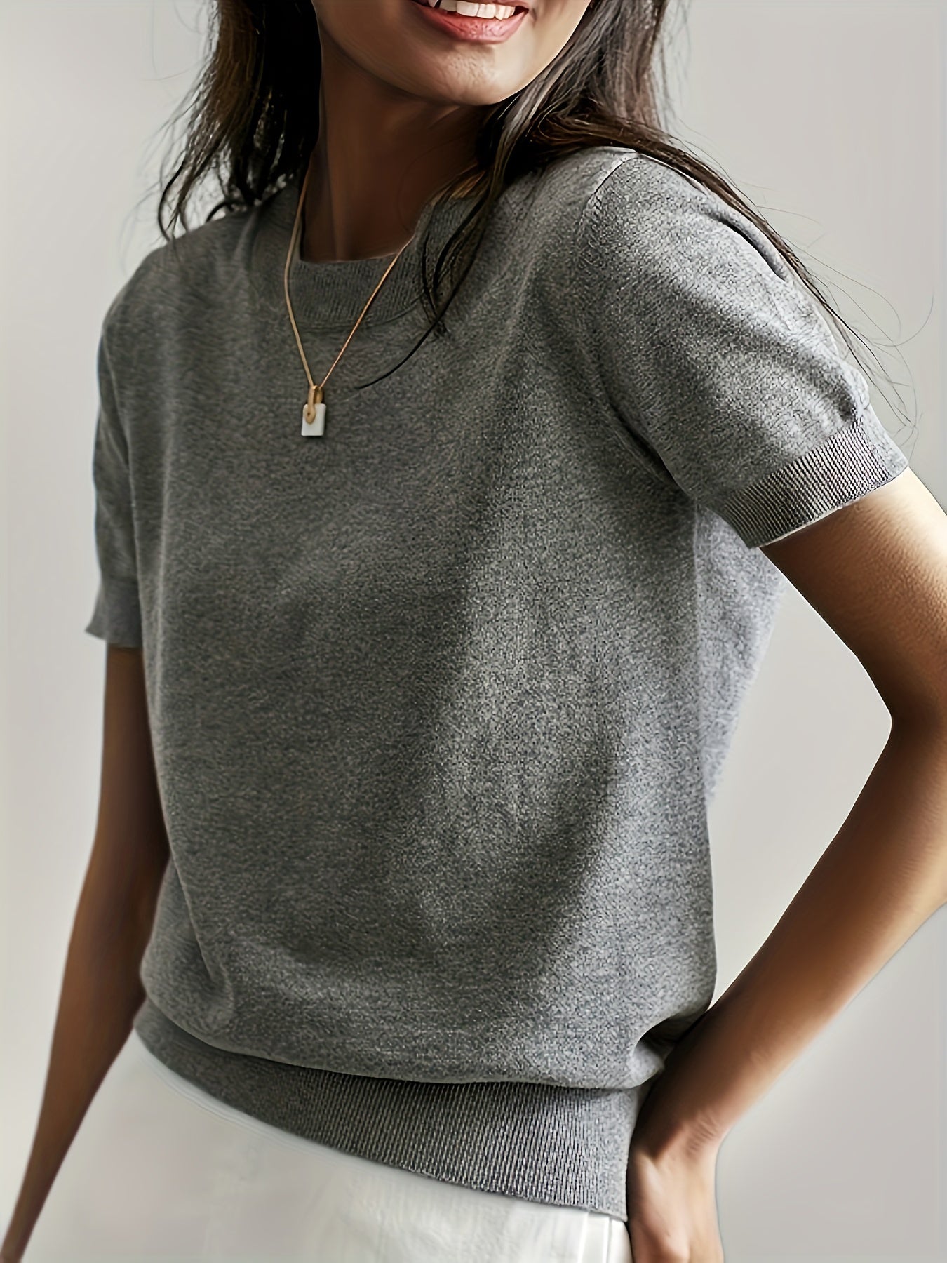 Kurzarm-T-Shirt in zeitlosem Stil – Produktansicht 6
