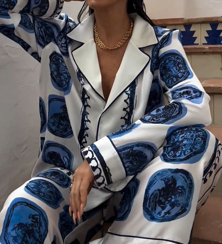 Elegantes Set aus Oberteil und Hose mit V-Ausschnitt – Produktansicht 3