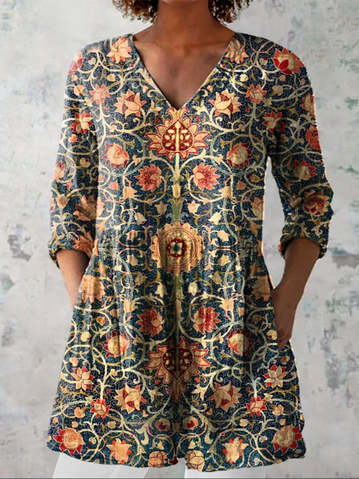 Lange Bluse mit auffälligem Muster – Produktansicht 2