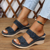 Bequeme Sandalen mit Keilabsatz – Produktansicht 6