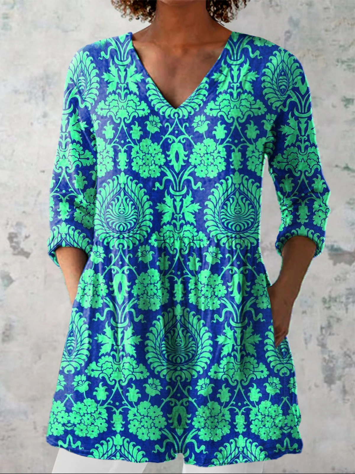Longbluse mit lebendigem Musterspiel – Produktansicht 2