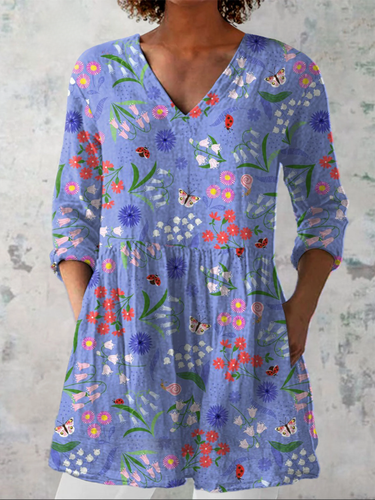 Lockere Bluse in langer Form mit Statement-Muster – Produktansicht 2