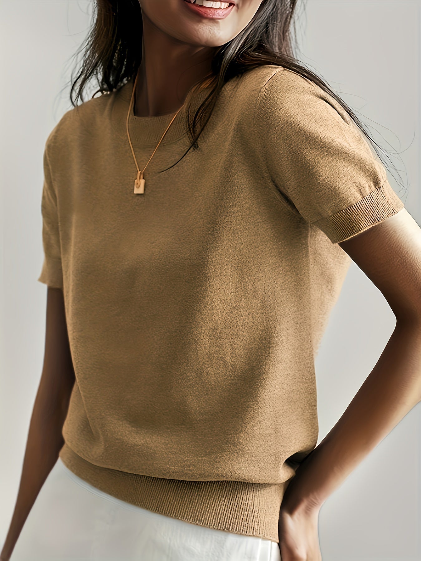 Kurzarm-T-Shirt in zeitlosem Stil – Produktansicht 11