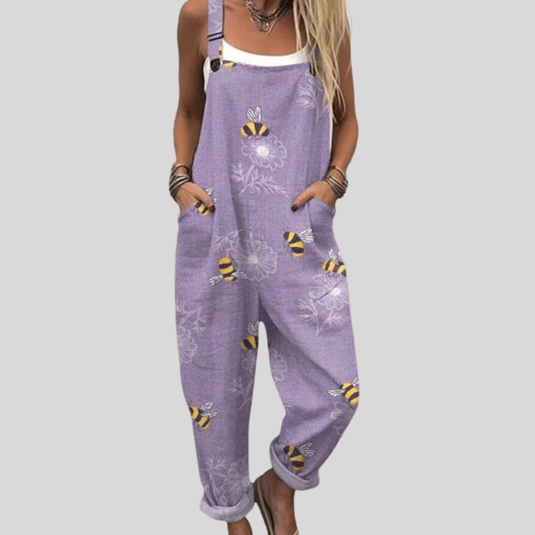 Bequeme Latzhose in Flieder mit Bienenmotiv – Produktansicht 1