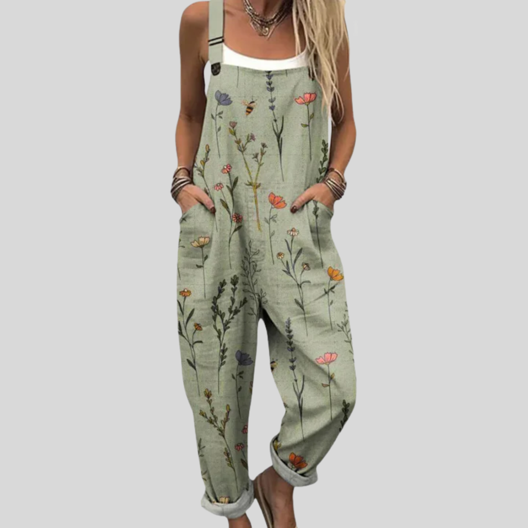 Bequeme Latzhose in Salbeigrün mit Blumenmuster – Produktansicht 1