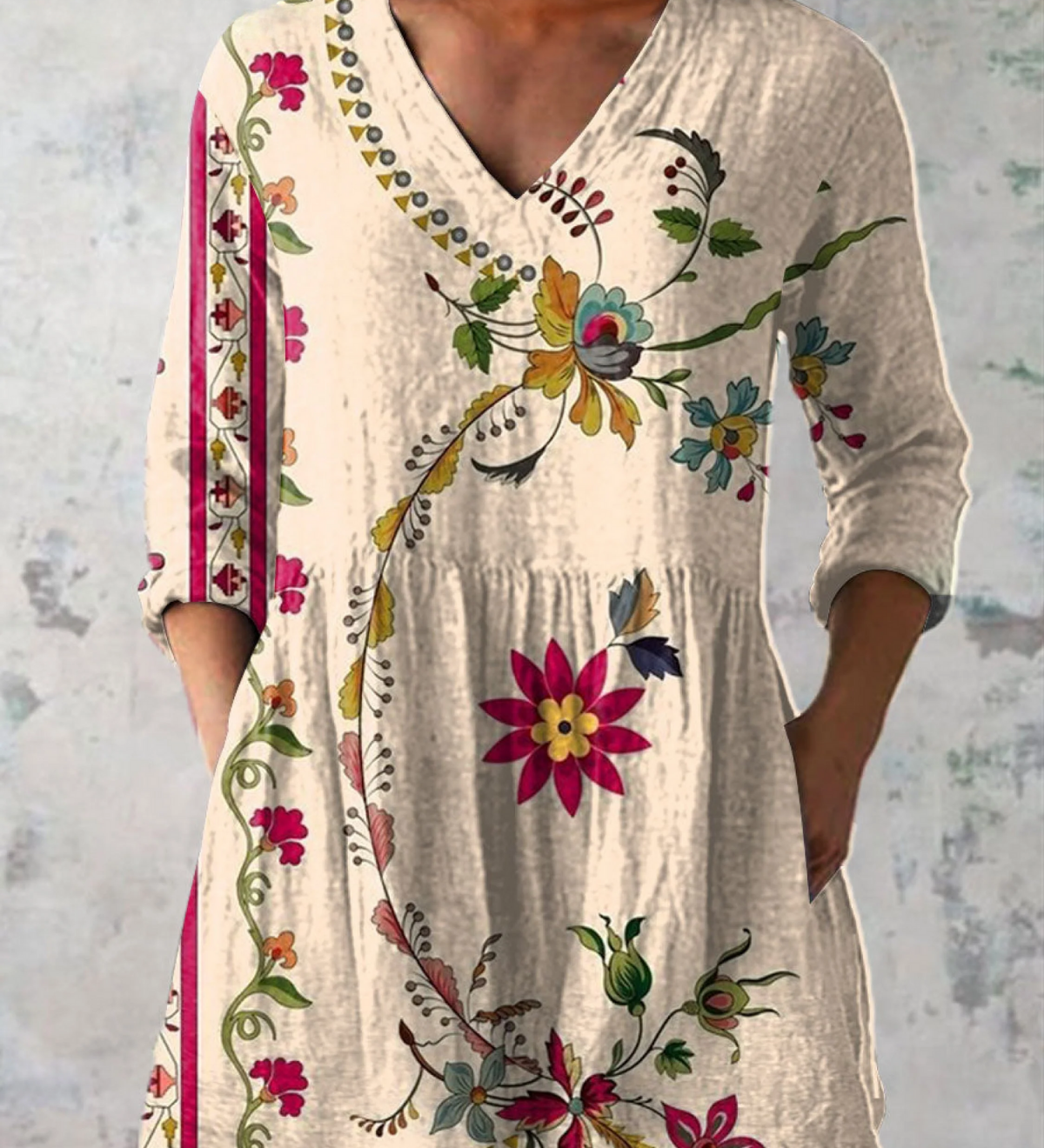 Lang geschnittene Bluse mit ausdrucksstarkem Print – Produktansicht 2