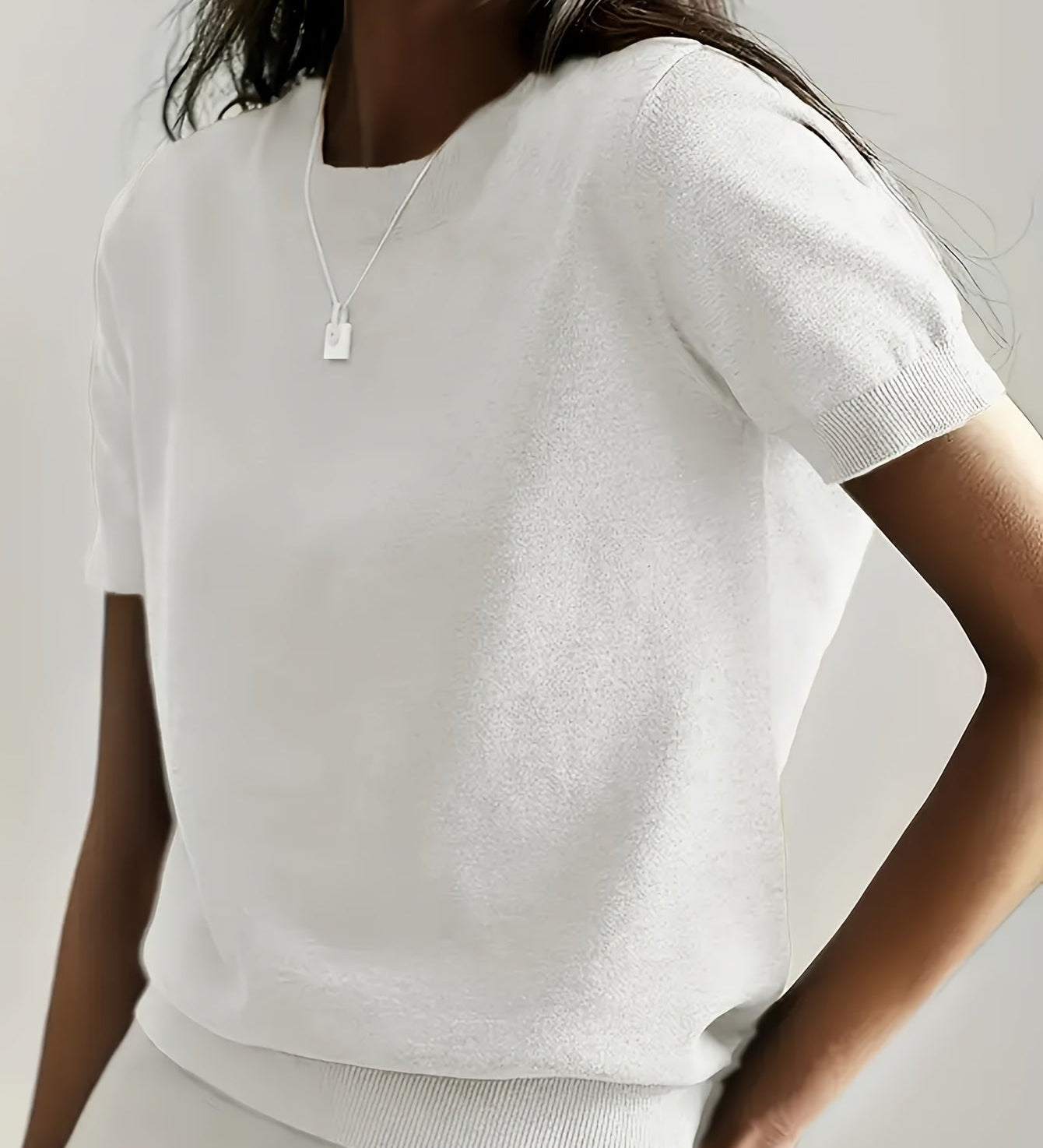 Kurzarm-T-Shirt in zeitlosem Stil – Produktansicht 4