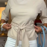 Taillierte Bluse mit verstellbarem Bund – Produktansicht 7