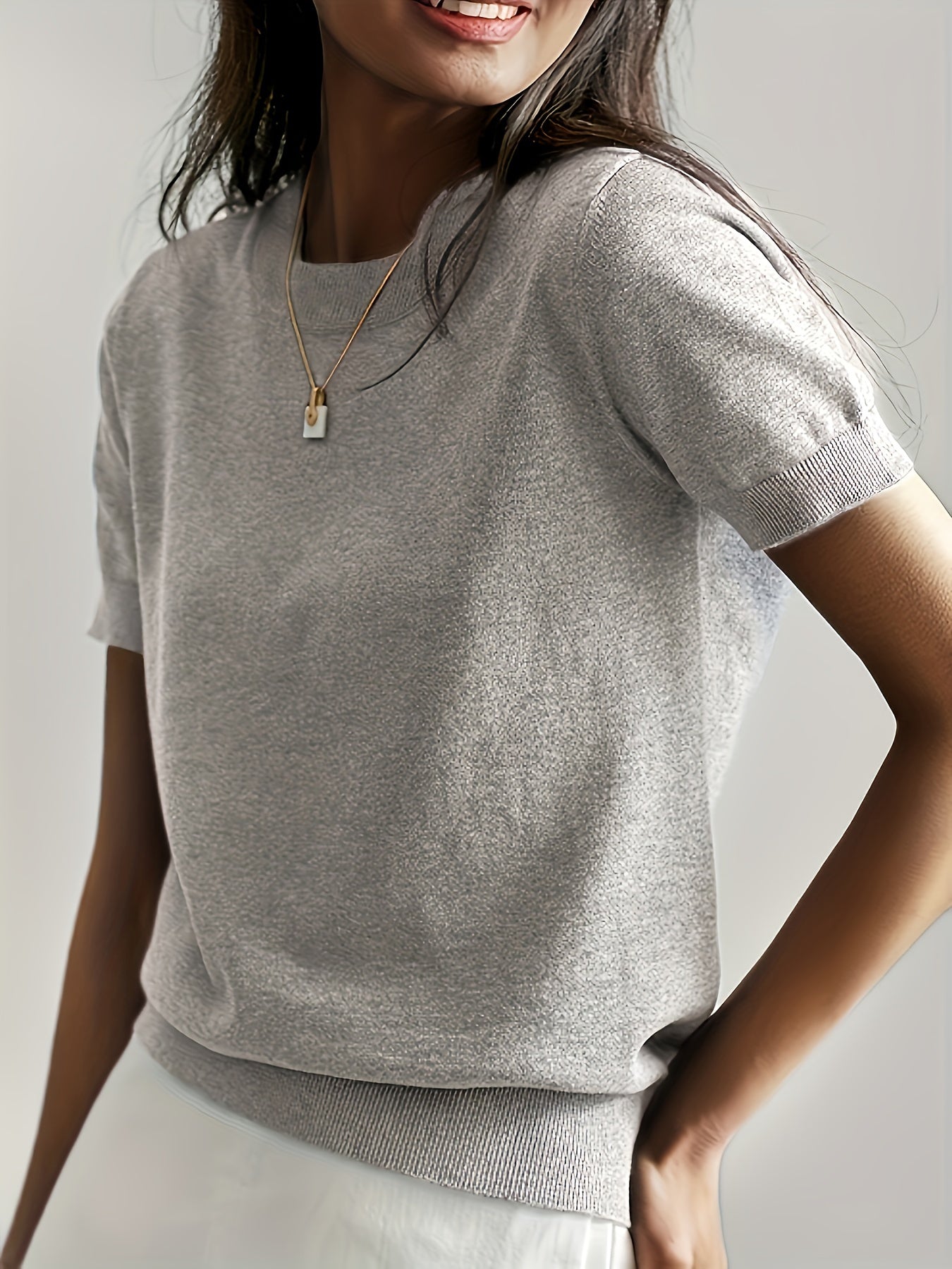 Kurzarm-T-Shirt in zeitlosem Stil – Produktansicht 10