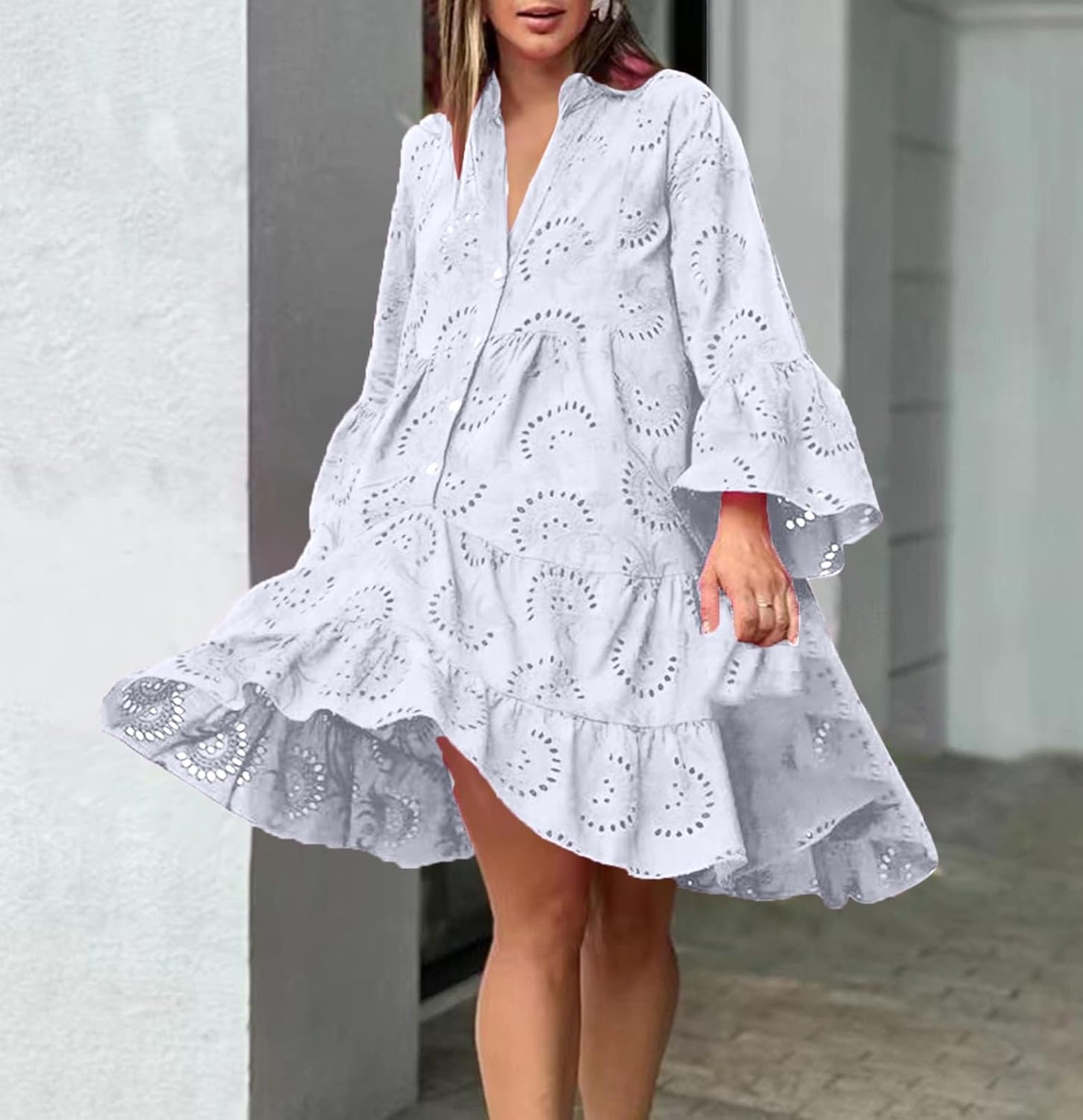Bequemes Kleid mit Ösen – Produktansicht 2