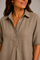 Schicke Bluse mit V-Ausschnitt – Produktansicht 3