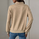 Strickpullover mit Knopfdetails und feinen Falten – Produktansicht 3