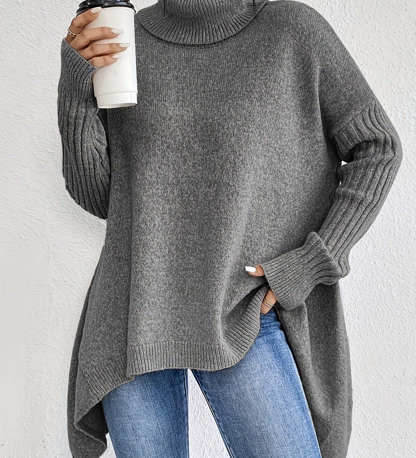 Lässiger Rollkragenpullover mit asymmetrischem Saum – Produktansicht 8