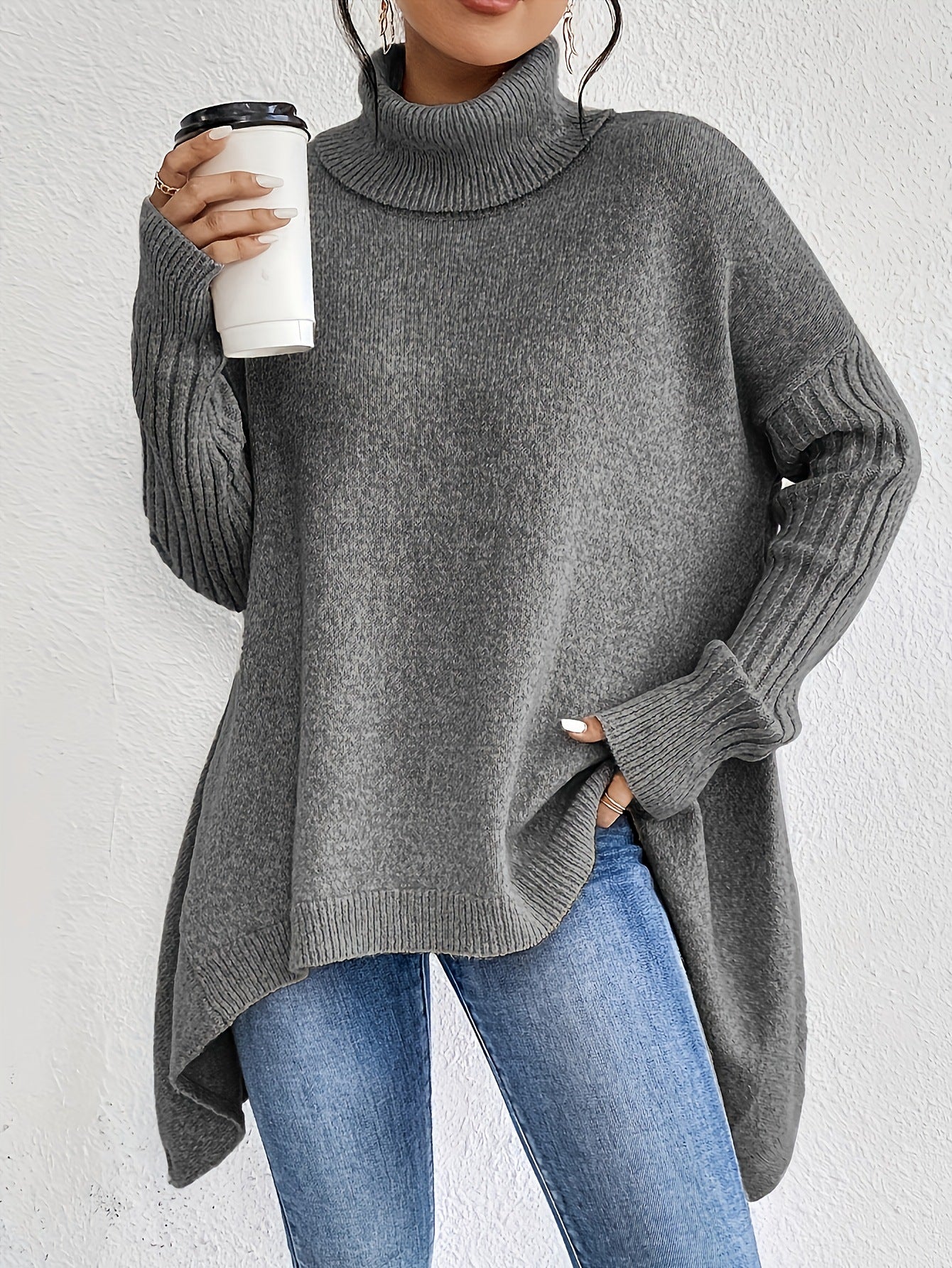 Lässiger Rollkragenpullover mit asymmetrischem Saum – Produktansicht 8