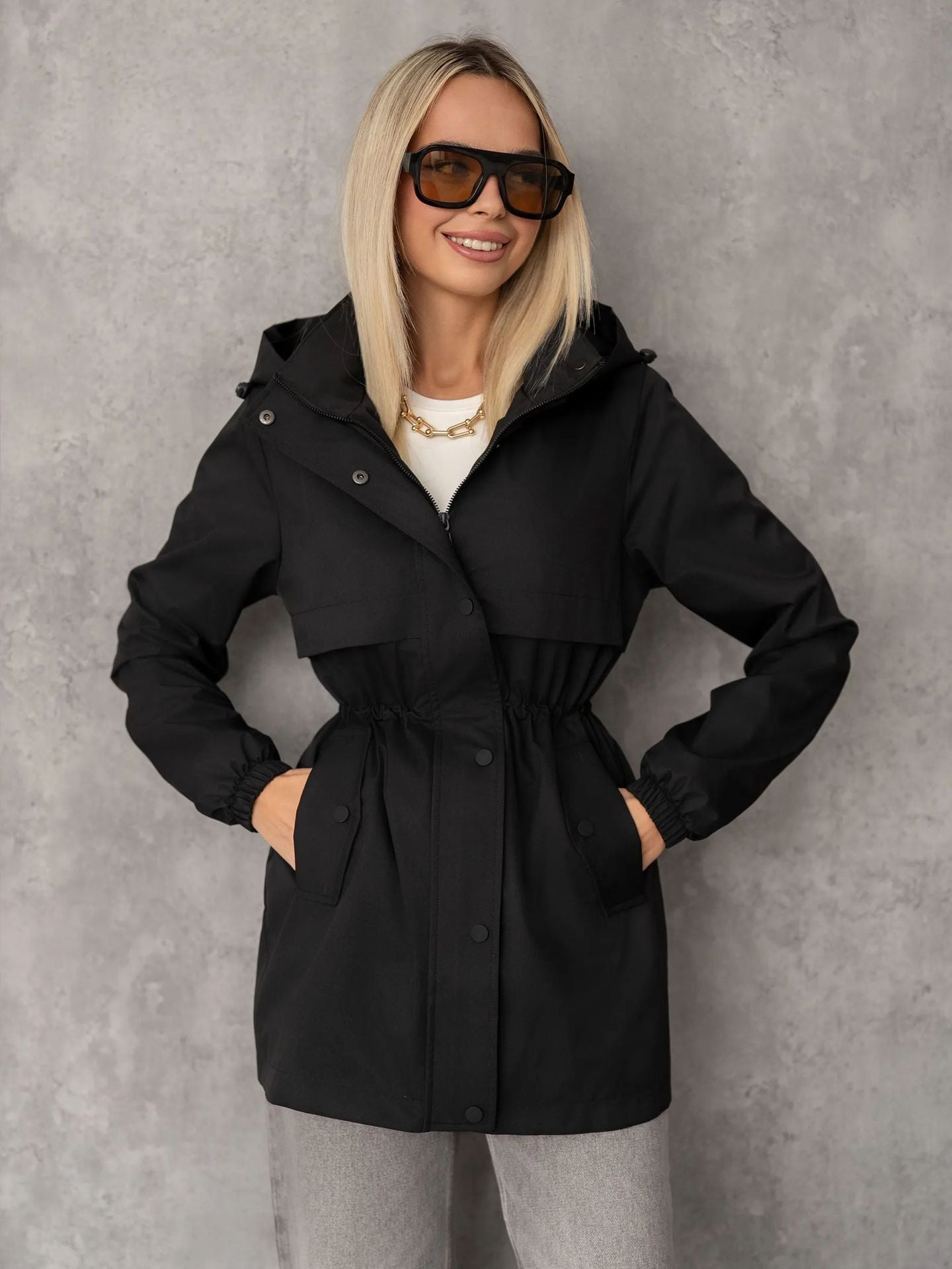 sportliche Kapuzenjacke – Produktansicht 11