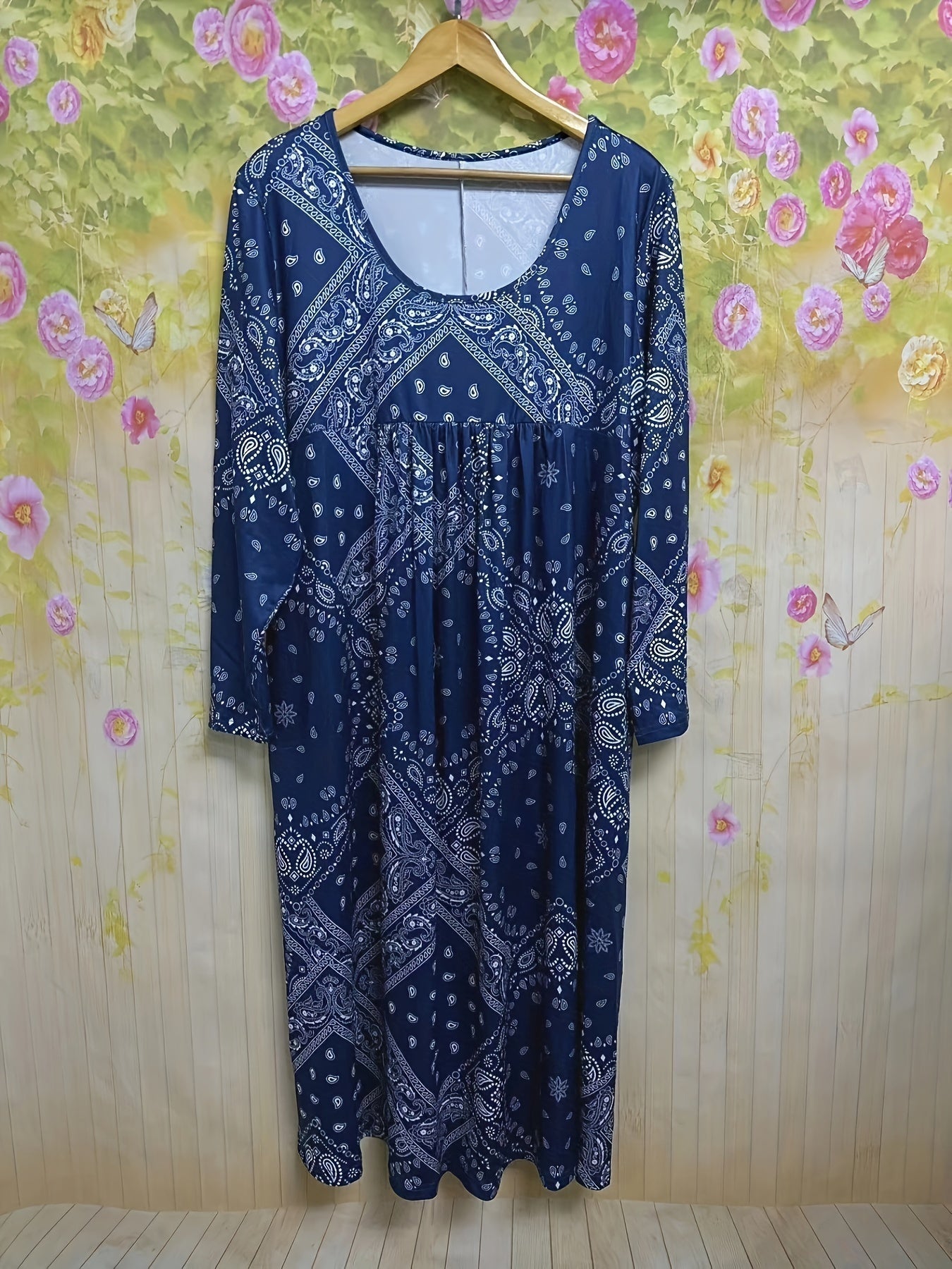 Lässiges langes Midikleid mit Ärmeln – Produktansicht 6