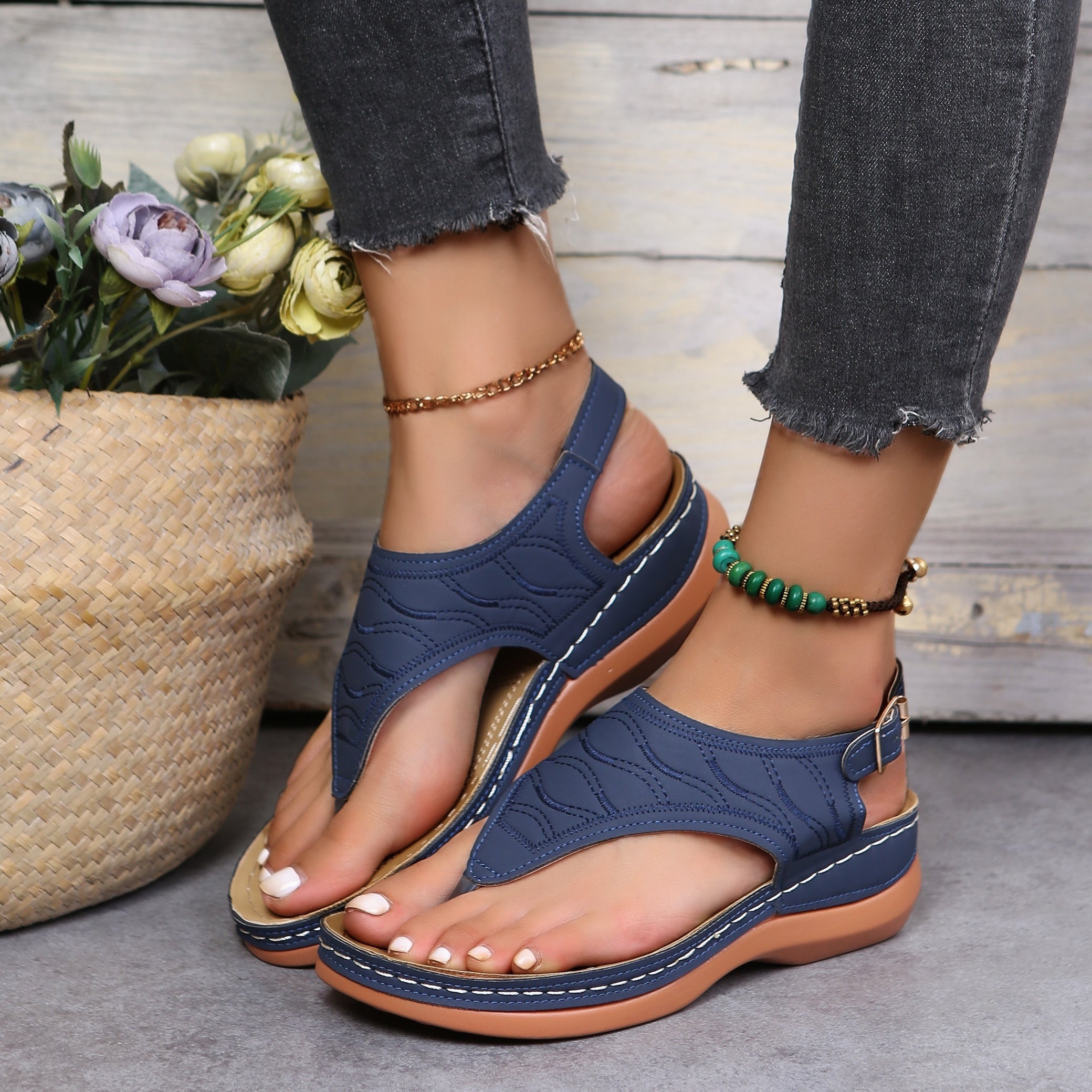 Bequeme Sandalen mit weicher Polsterung – Produktansicht 8
