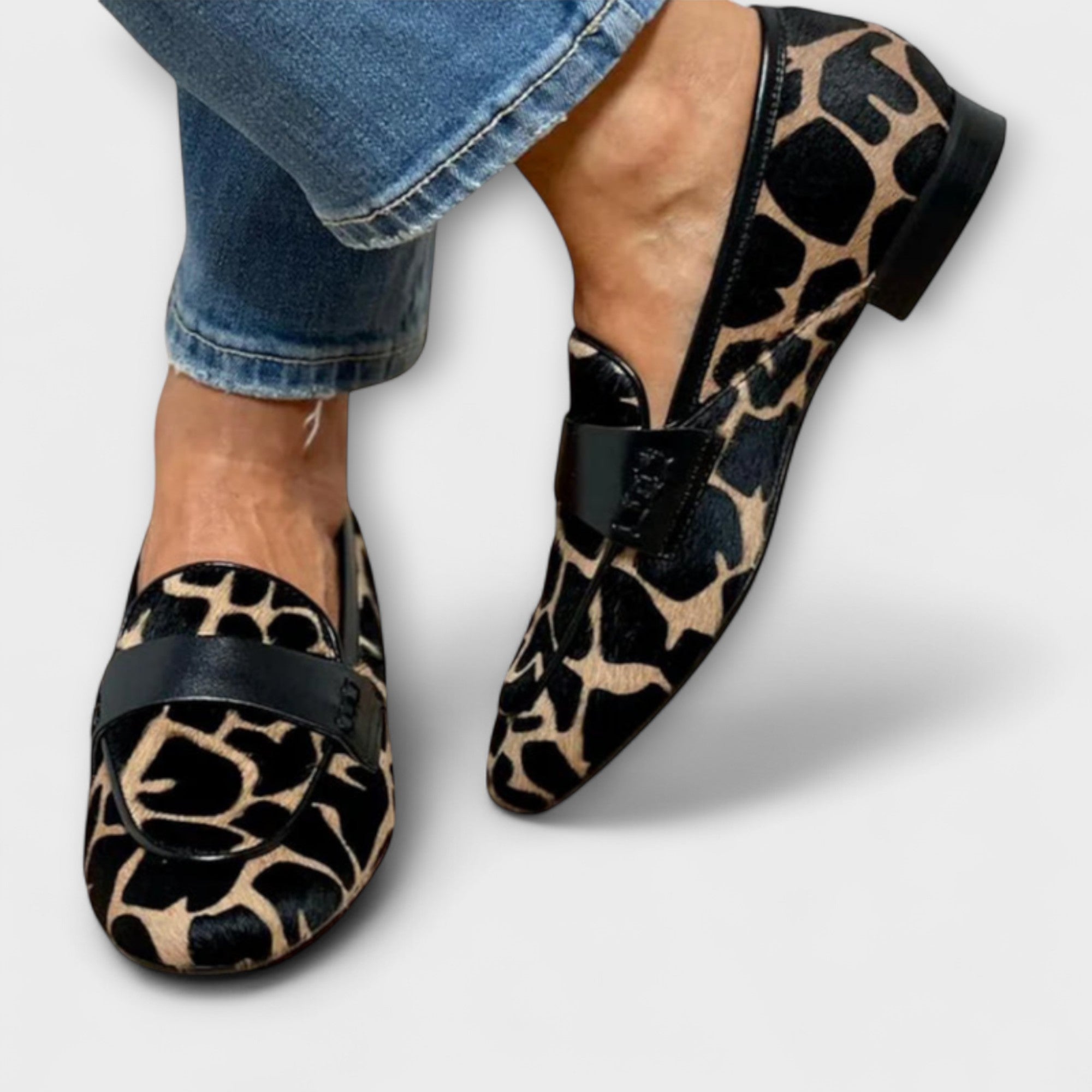 Bequeme Slipper im Leo-Look – Produktansicht 2