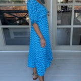 Bequemes Kleid mit Wellenmuster – Produktansicht 3