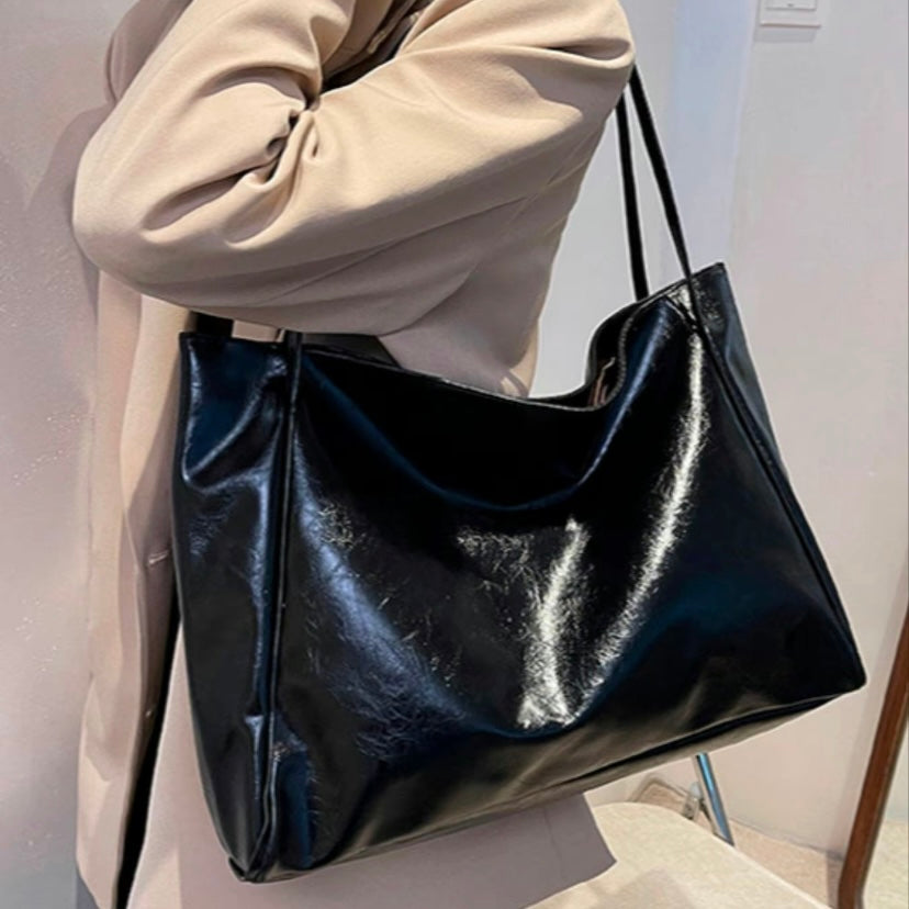 Glänzende Handtasche aus Leder – Produktansicht 7