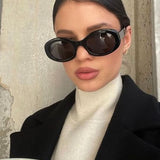 Stilvolle Sonnenbrille für jeden Anlass im ovalen Retro-Design – Produktansicht 6