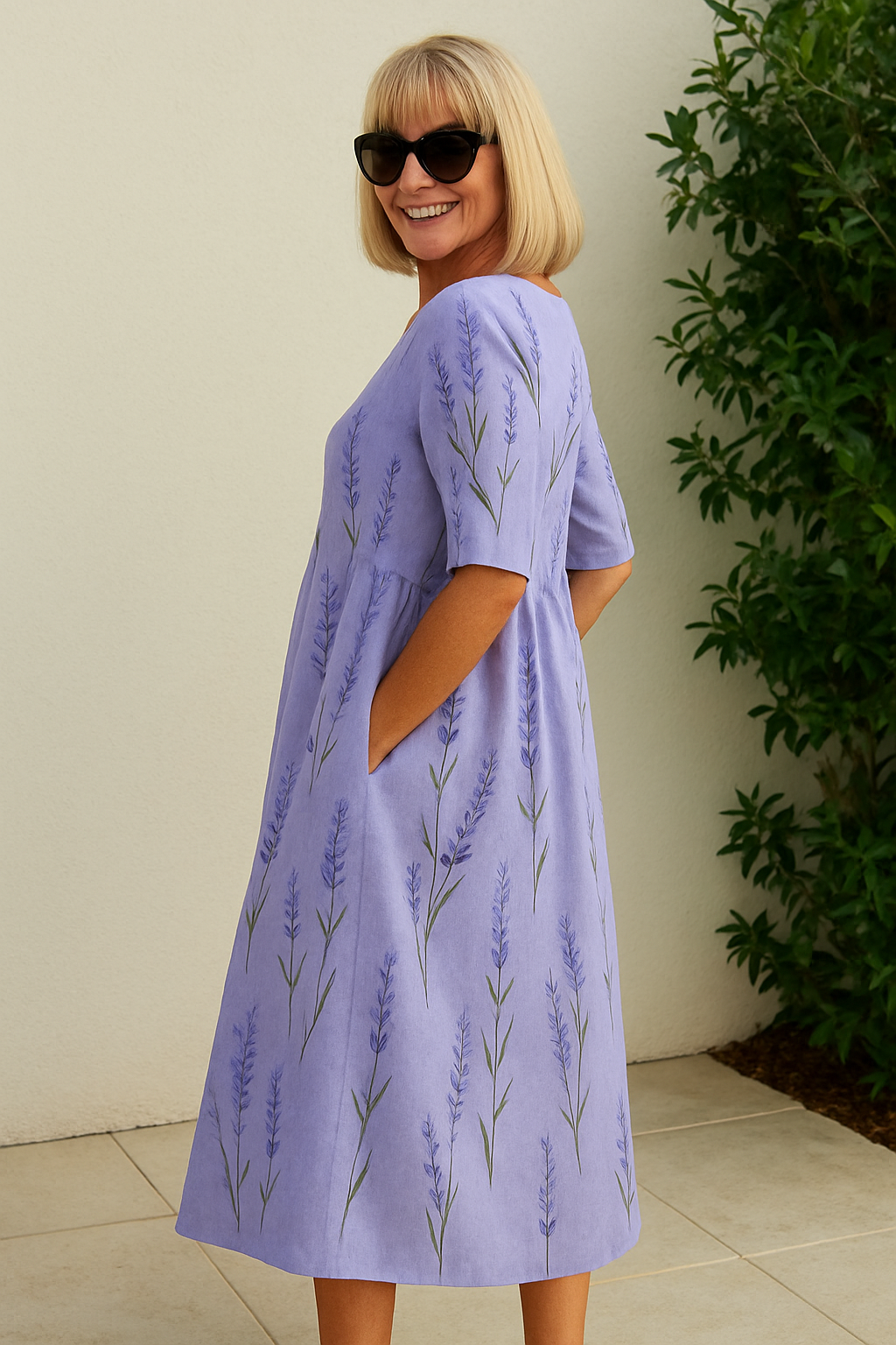 Bequemes Midikleid mit entspannter Passform – Produktansicht 4