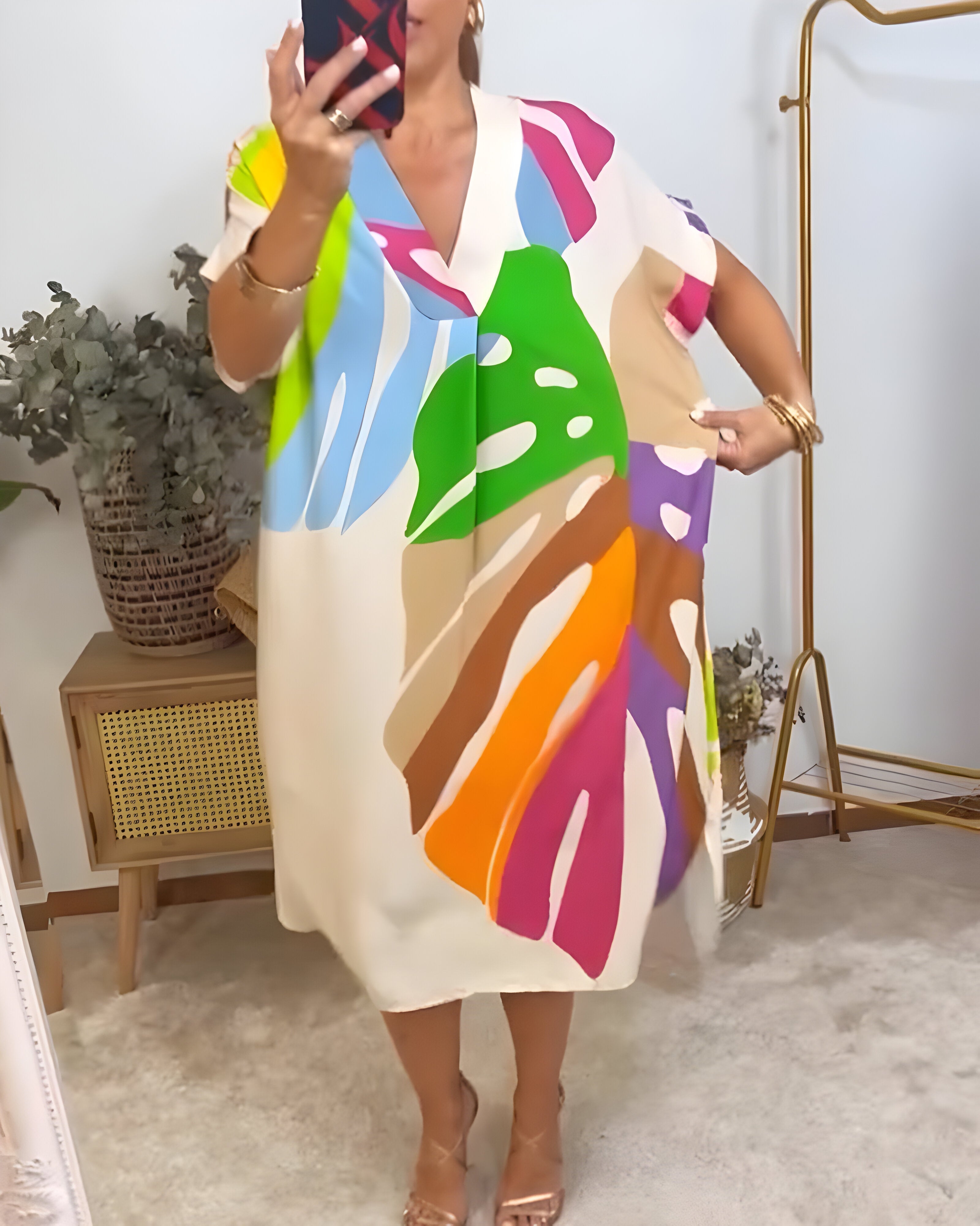 Bequemes Kleid mit abstraktem Muster – Produktansicht 4