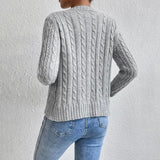 Geknöpfter Cardigan mit klassischem Zopfmuster – Produktansicht 4