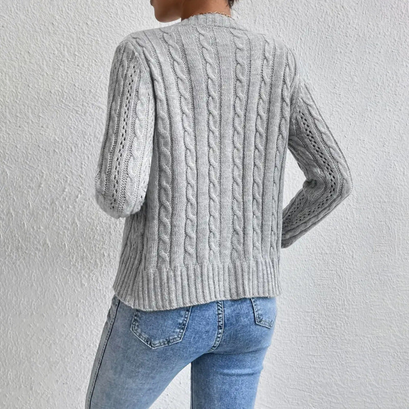 Geknöpfter Cardigan mit klassischem Zopfmuster – Produktansicht 4