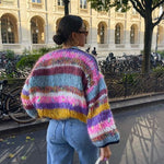 Weiche offene Strickjacke mit Farbakzenten – Produktansicht 2