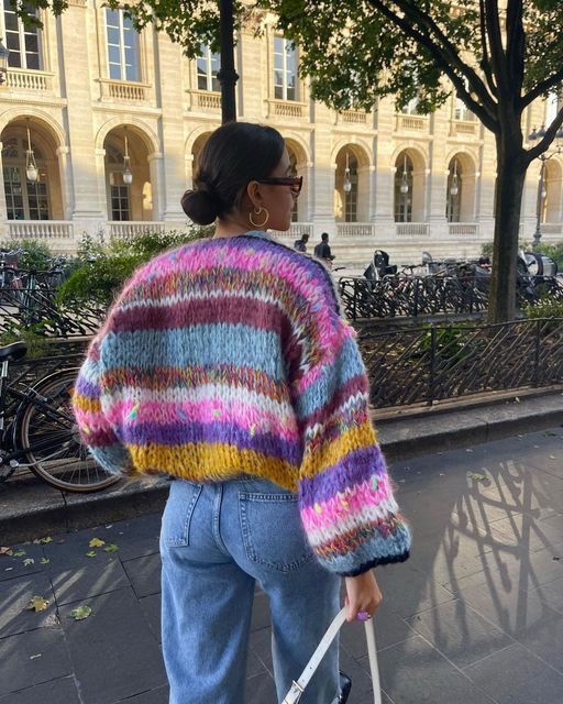 Weiche offene Strickjacke mit Farbakzenten – Produktansicht 2